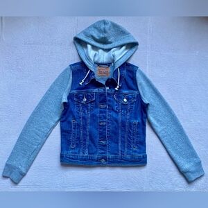LEVI’S Women's Hooded Trucker Denim Jacket, SMALL, Blue/Gray, Botton Front, NWOT